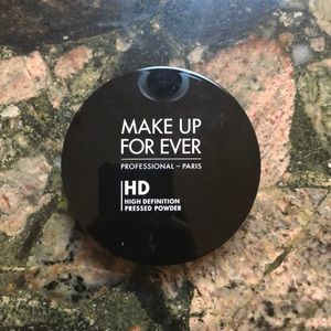Make Up Forever. Microfinish Pressed Powder.